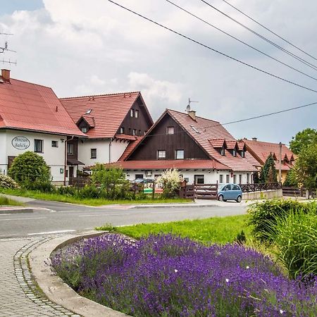 Hotel U Lip Trojanovice Frenštát pod Radhoštěm Exteriör bild